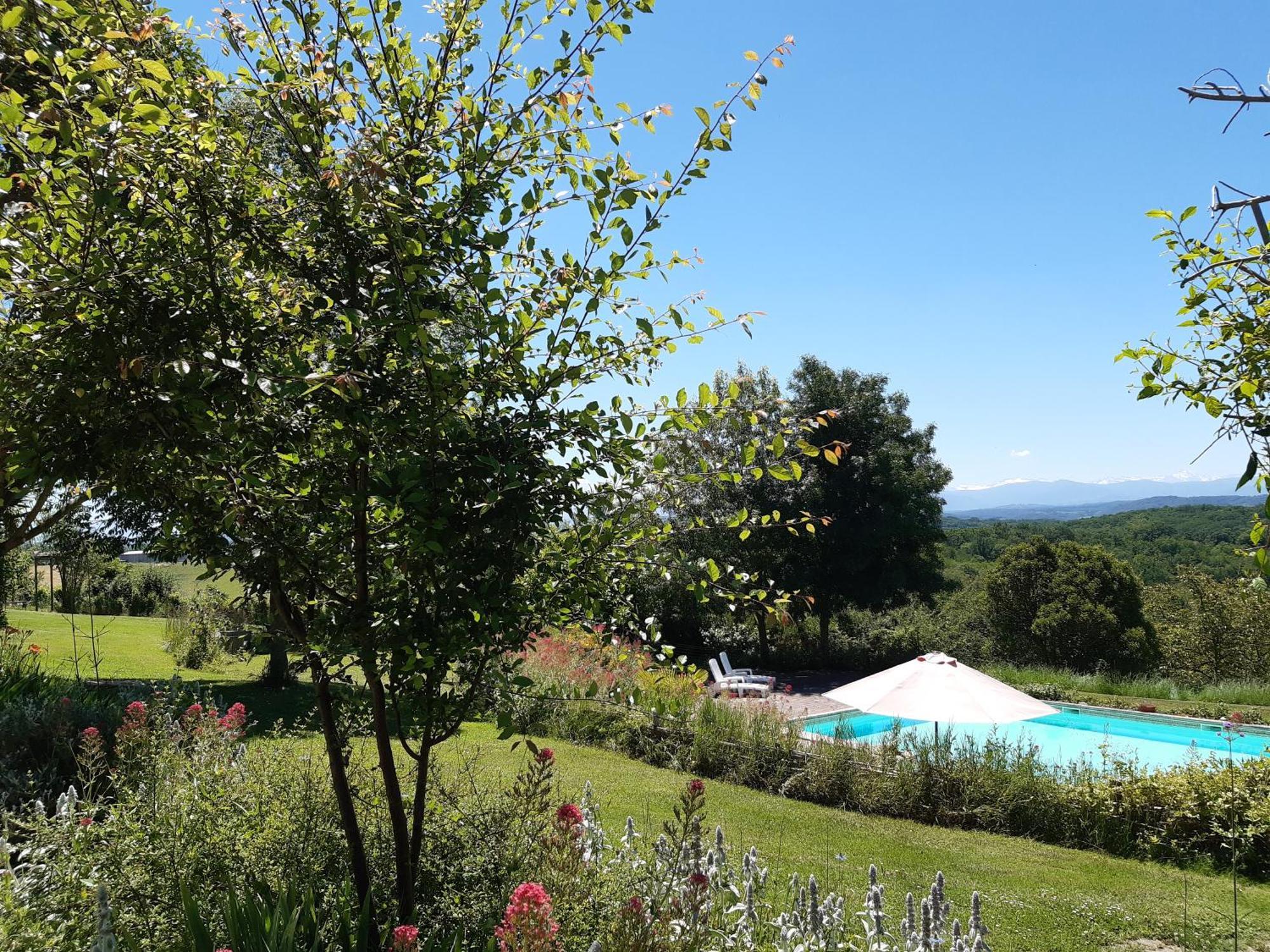 Bnb Ferme Beauregard Les Pyrenees Artigat Exterior photo