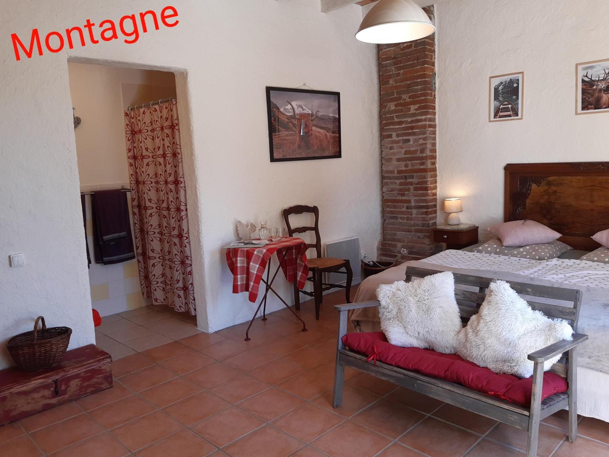 Bnb Ferme Beauregard Les Pyrenees Artigat Room photo